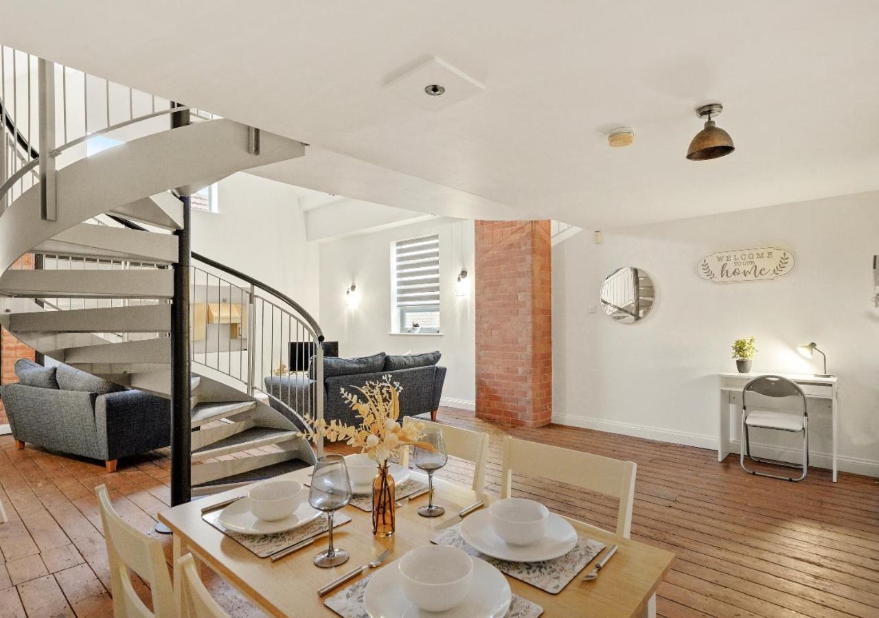 Parking, Heated Floors, Sleeps 4 Guests, Netflix Apartment Lincoln Bagian luar foto