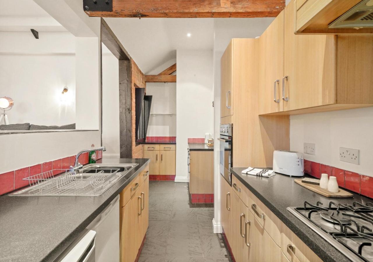 Parking, Heated Floors, Sleeps 4 Guests, Netflix Apartment Lincoln Bagian luar foto